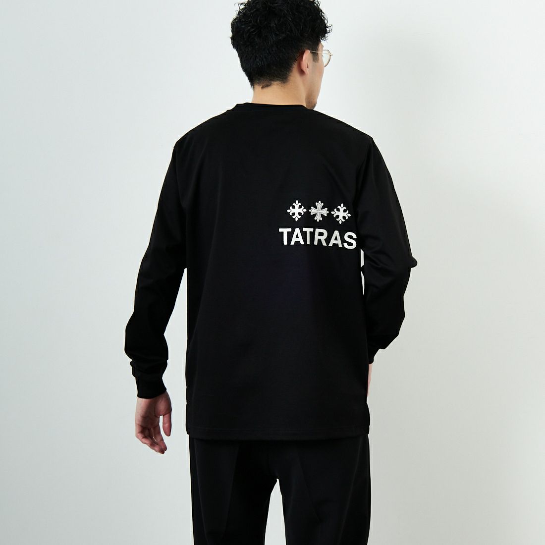 TATRAS [タトラス] BELECI ロングスリーブTシャツ [MTAT25S8242-M] BLACK &&モデル身長：168cm 着用サイズ：1&&