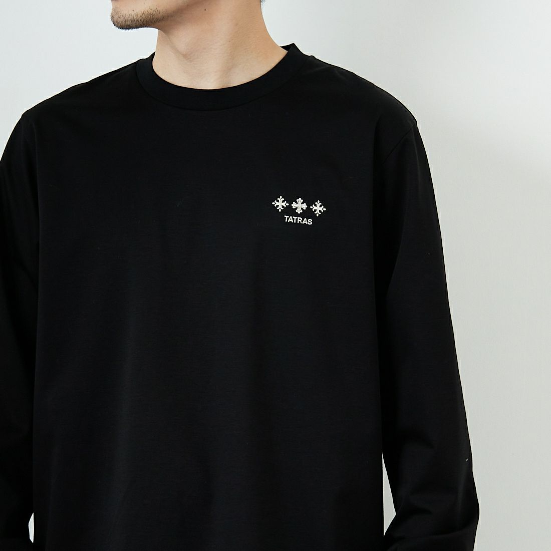 TATRAS [タトラス] BELECI ロングスリーブTシャツ [MTAT25S8242-M] BLACK &&モデル身長：168cm 着用サイズ：1&&