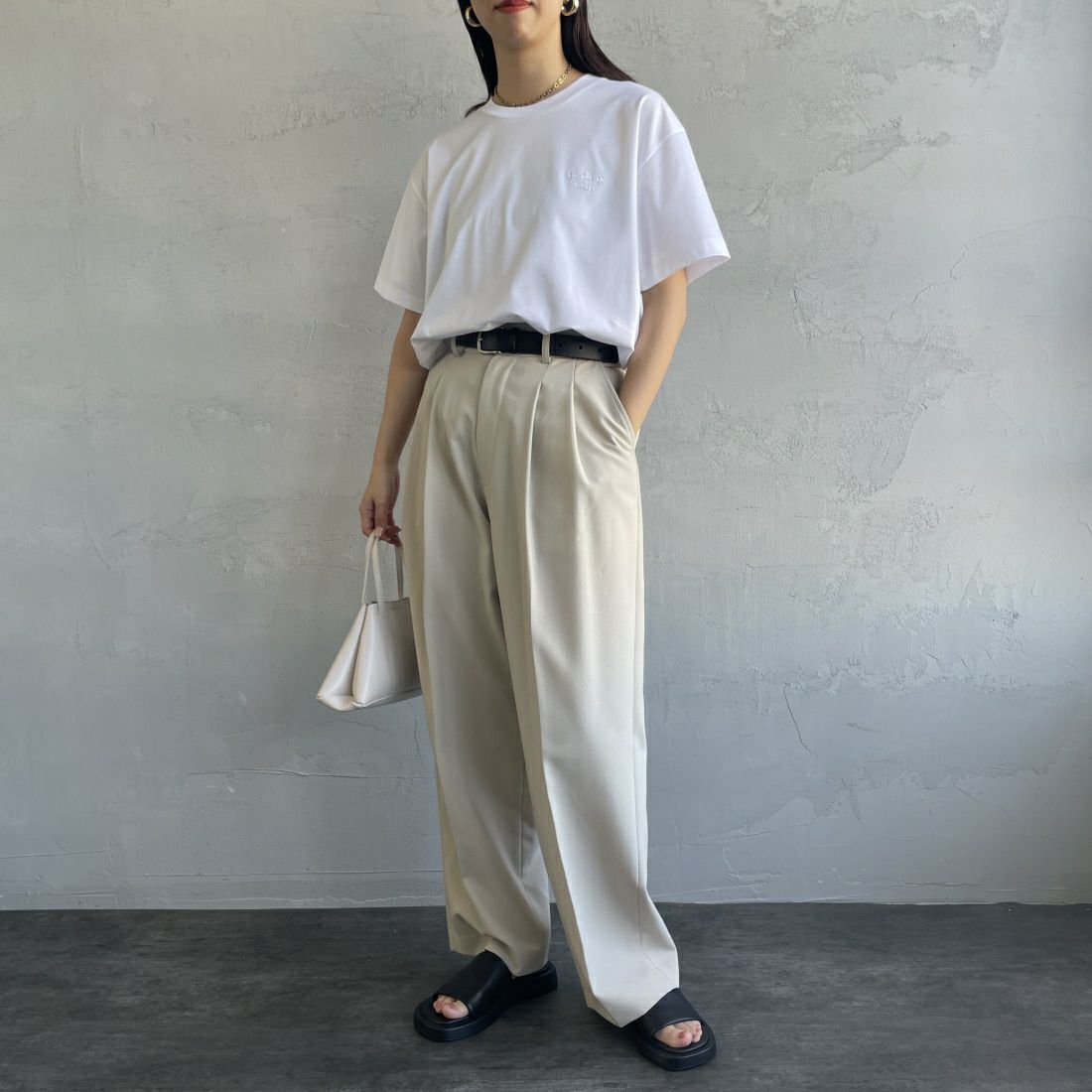 TATRAS [タトラス] 別注 GLUTO ショートスリーブTシャツ [MTIN24S8193-M-JF] WHITE &&モデル身長：163cm 着用サイズ：1&&