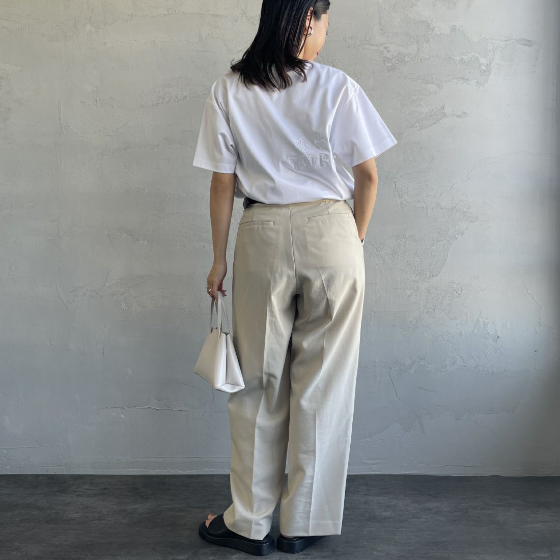 TATRAS [タトラス] 別注 GLUTO ショートスリーブTシャツ [MTIN24S8193-M-JF] WHITE &&モデル身長：163cm 着用サイズ：1&&