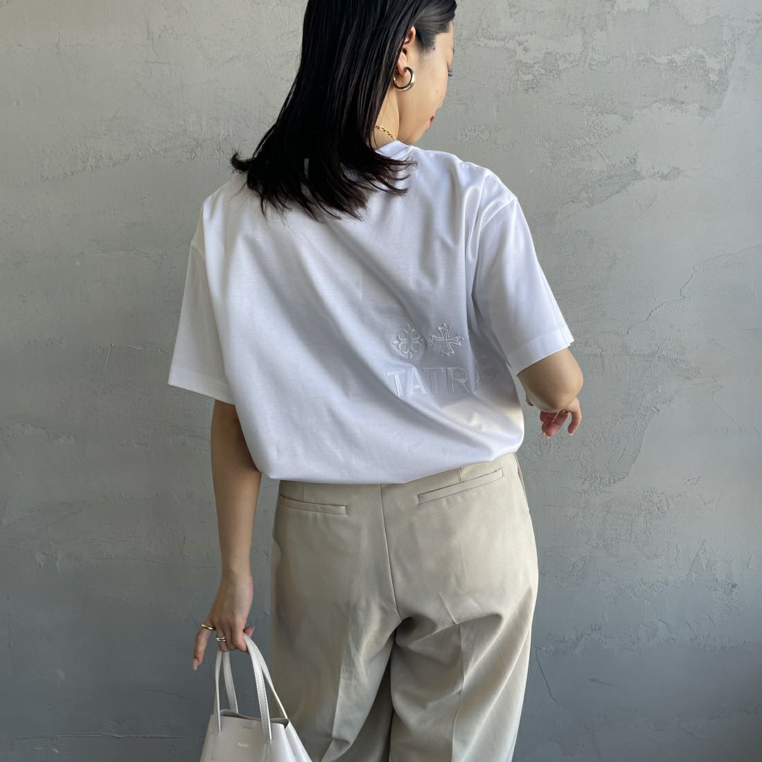 TATRAS [タトラス] 別注 GLUTO ショートスリーブTシャツ [MTIN24S8193-M-JF] WHITE &&モデル身長：163cm 着用サイズ：1&&