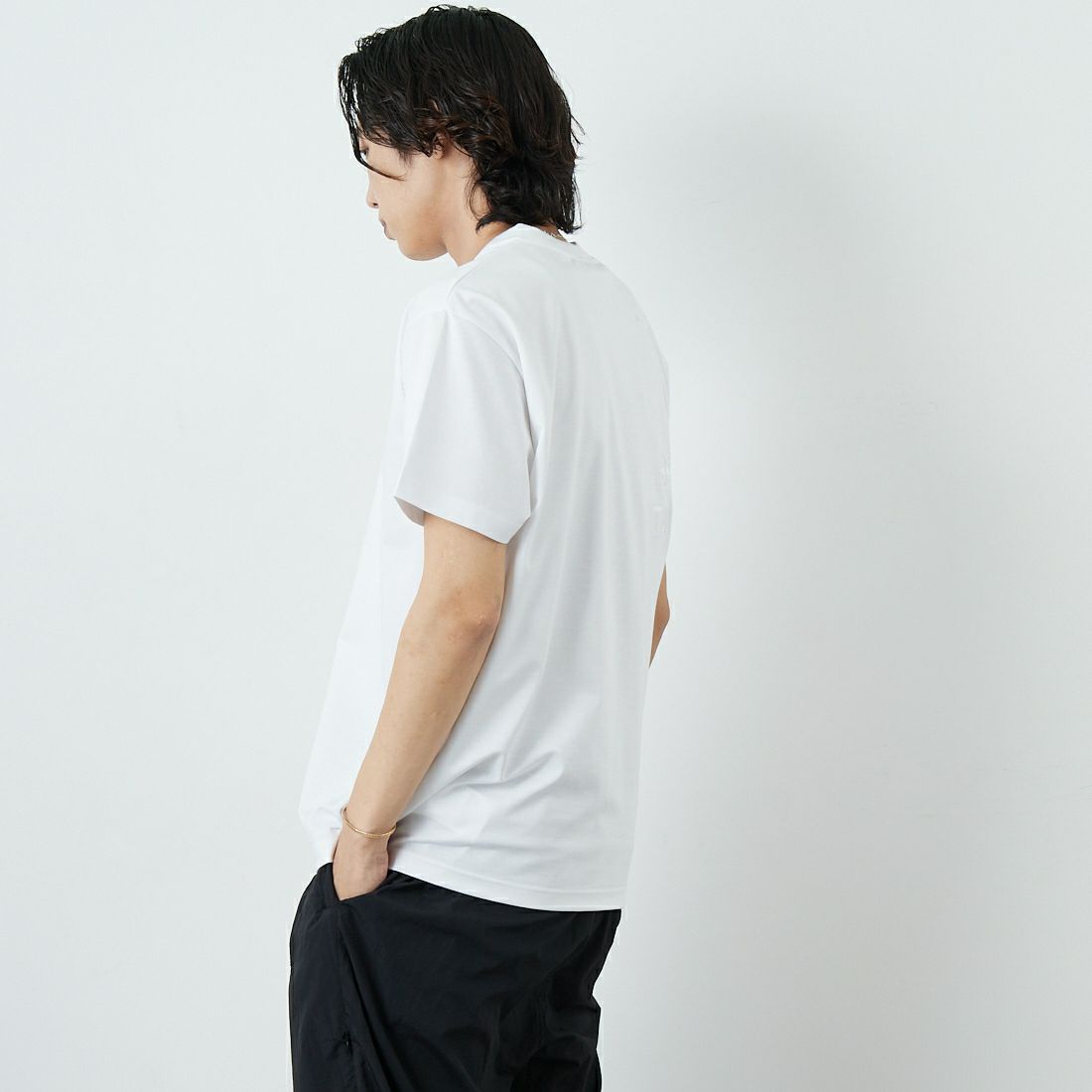 TATRAS [タトラス] 別注 GLUTO ショートスリーブTシャツ [MTIN24S8193-M-JF] WHITE &&モデル身長：179cm 着用サイズ：2&&ス] 別注 GLUTO ショートスリーブTシャツ [MTIN24S8193-M-JF] WHITE &&モデル身長：168cm 着用サイズ：3&&