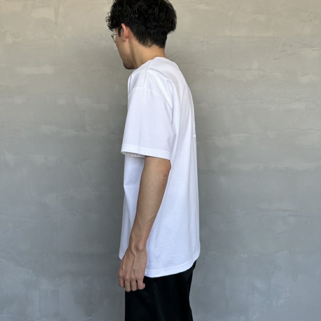 TATRAS [タトラス] 別注 GLUTO ショートスリーブTシャツ [MTIN24S8193-M-JF] WHITE &&モデル身長：168cm 着用サイズ：3&&