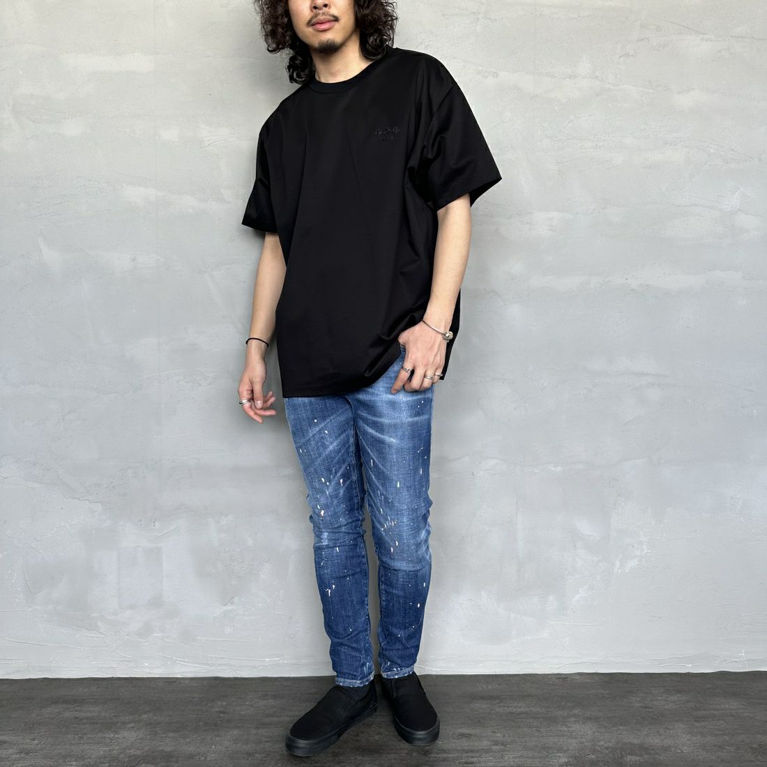TATRAS [タトラス] 別注 GLUTO ショートスリーブTシャツ [MTIN24S8193-M-JF] BLACK &&モデル身長：173cm 着用サイズ：2&&