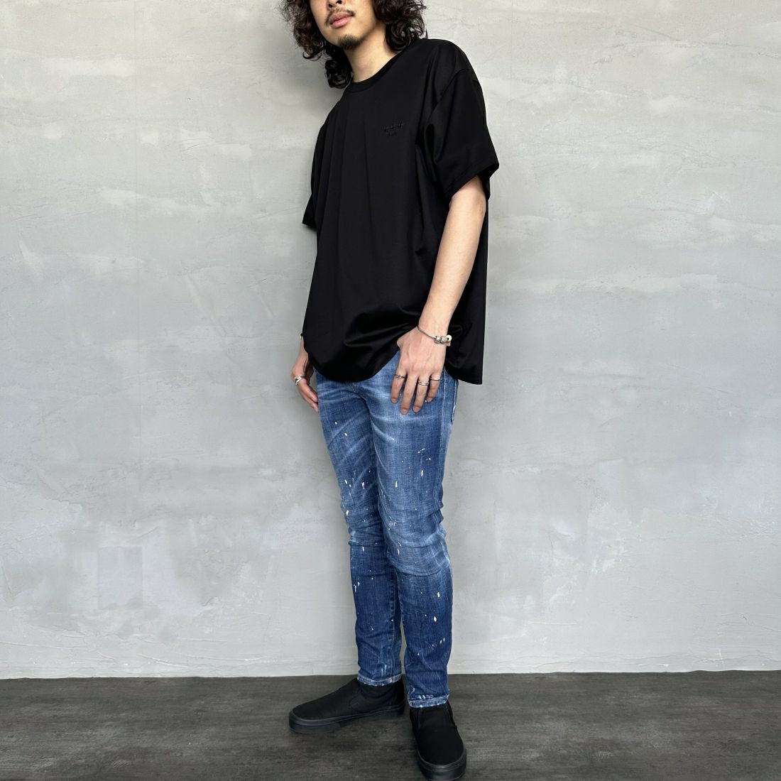 TATRAS [タトラス] 別注 GLUTO ショートスリーブTシャツ [MTIN24S8193-M-JF] BLACK &&モデル身長：173cm 着用サイズ：4&&
