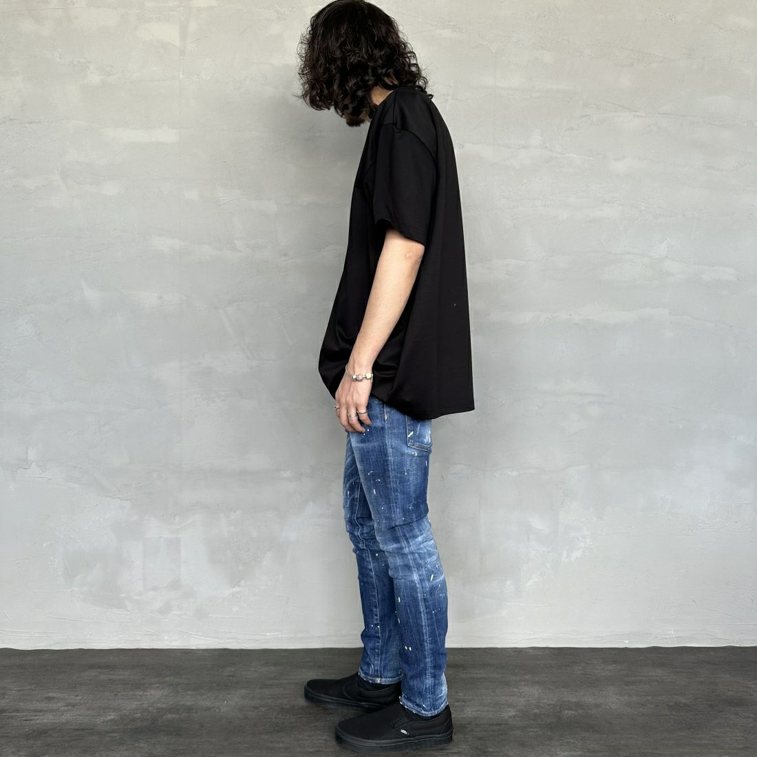TATRAS [タトラス] 別注 GLUTO ショートスリーブTシャツ [MTIN24S8193-M-JF] BLACK &&モデル身長：173cm 着用サイズ：4&&