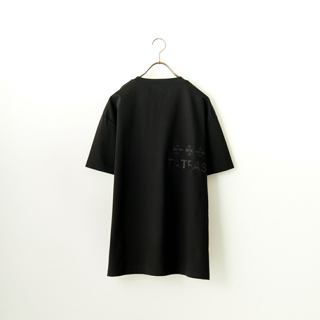 TATRAS [タトラTATRAS [タトラス] 別注 GLUTO ショートスリーブTシャツ [MTIN24S8193-M-JF] BLACKス] 別注 GLUTO ショートスリーブTシャツ [MTIN24S8193-M-JF] BLACK