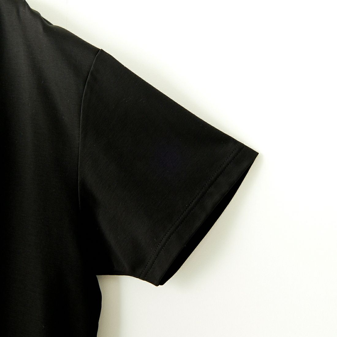 TATRAS [タトラTATRAS [タトラス] 別注 GLUTO ショートスリーブTシャツ [MTIN24S8193-M-JF] BLACKス] 別注 GLUTO ショートスリーブTシャツ [MTIN24S8193-M-JF] BLACK