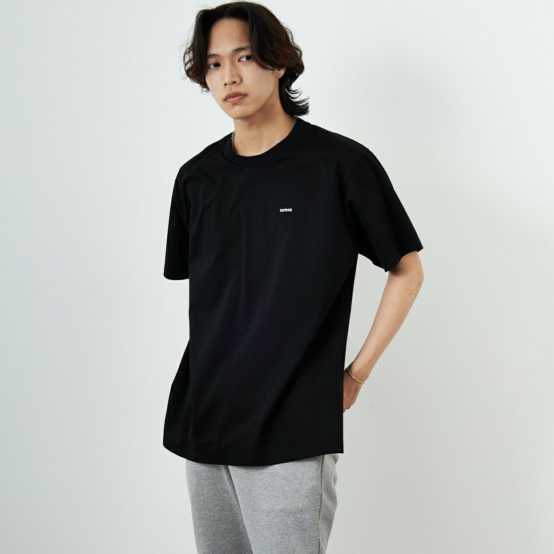 TATRAS [タトラス] SELO ハーフスリーブTシャツ [MTAT25S8195-M] BLACK &&モデル身長：179cm 着用サイズ：4&&