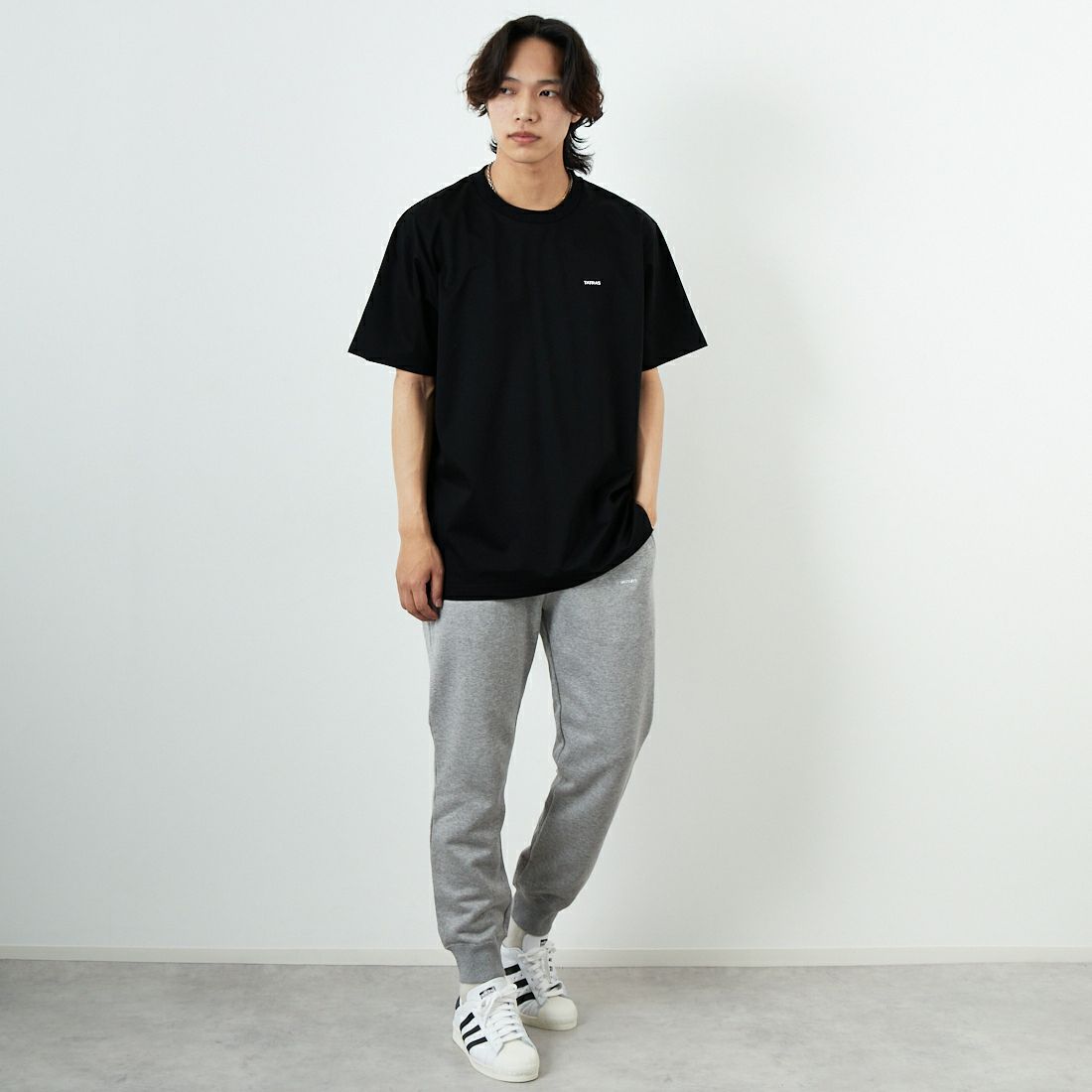 TATRAS [タトラス] SELO ハーフスリーブTシャツ [MTAT25S8195-M] BLACK &&モデル身長：179cm 着用サイズ：4&&