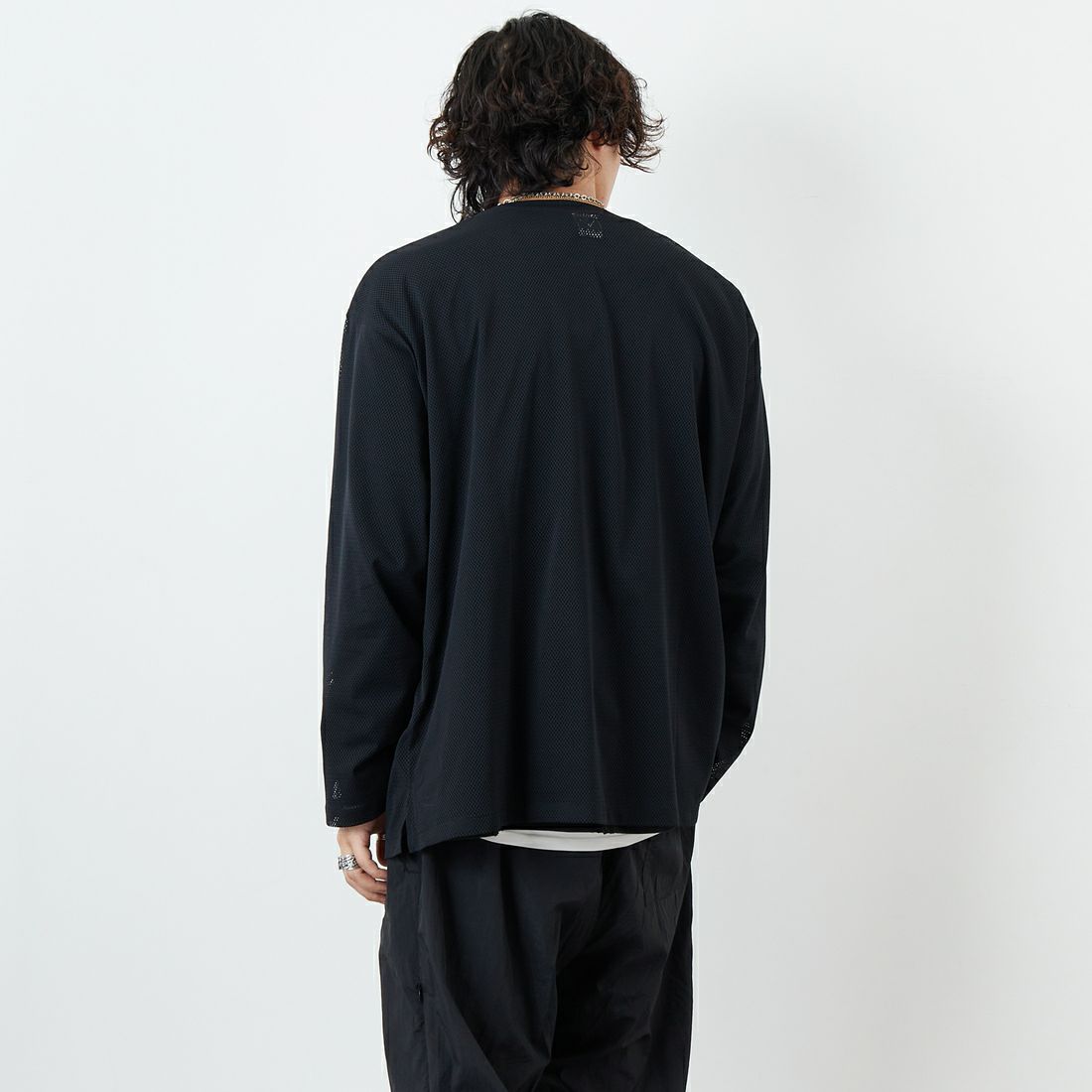 South2West8 [サウスツーウエストエイト] メッシュVネックカーディガン [QV662] D BLACK &&モデル身長：179cm 着用サイズ：L&&