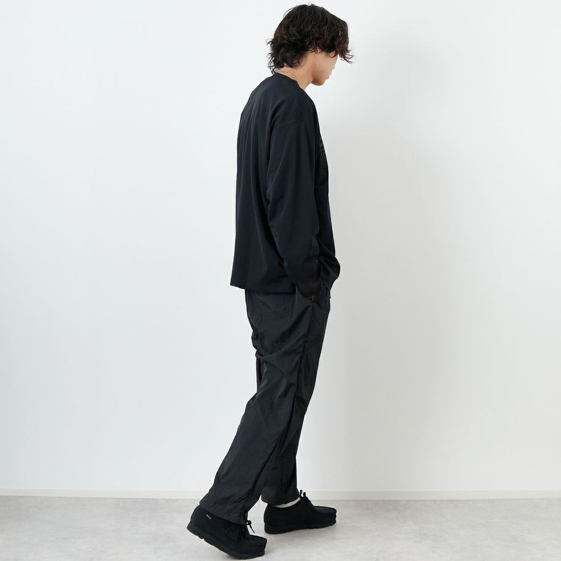 South2West8 [サウスツーウエストエイト] メッシュVネックカーディガン [QV662] D BLACK &&モデル身長：179cm 着用サイズ：L&&