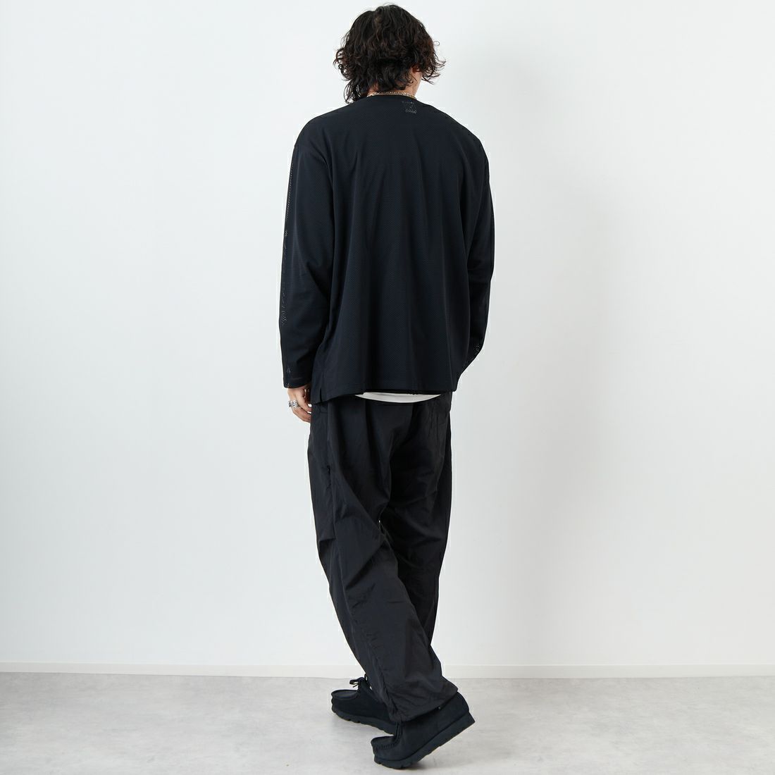 South2West8 [サウスツーウエストエイト] メッシュVネックカーディガン [QV662] D BLACK &&モデル身長：179cm 着用サイズ：L&&