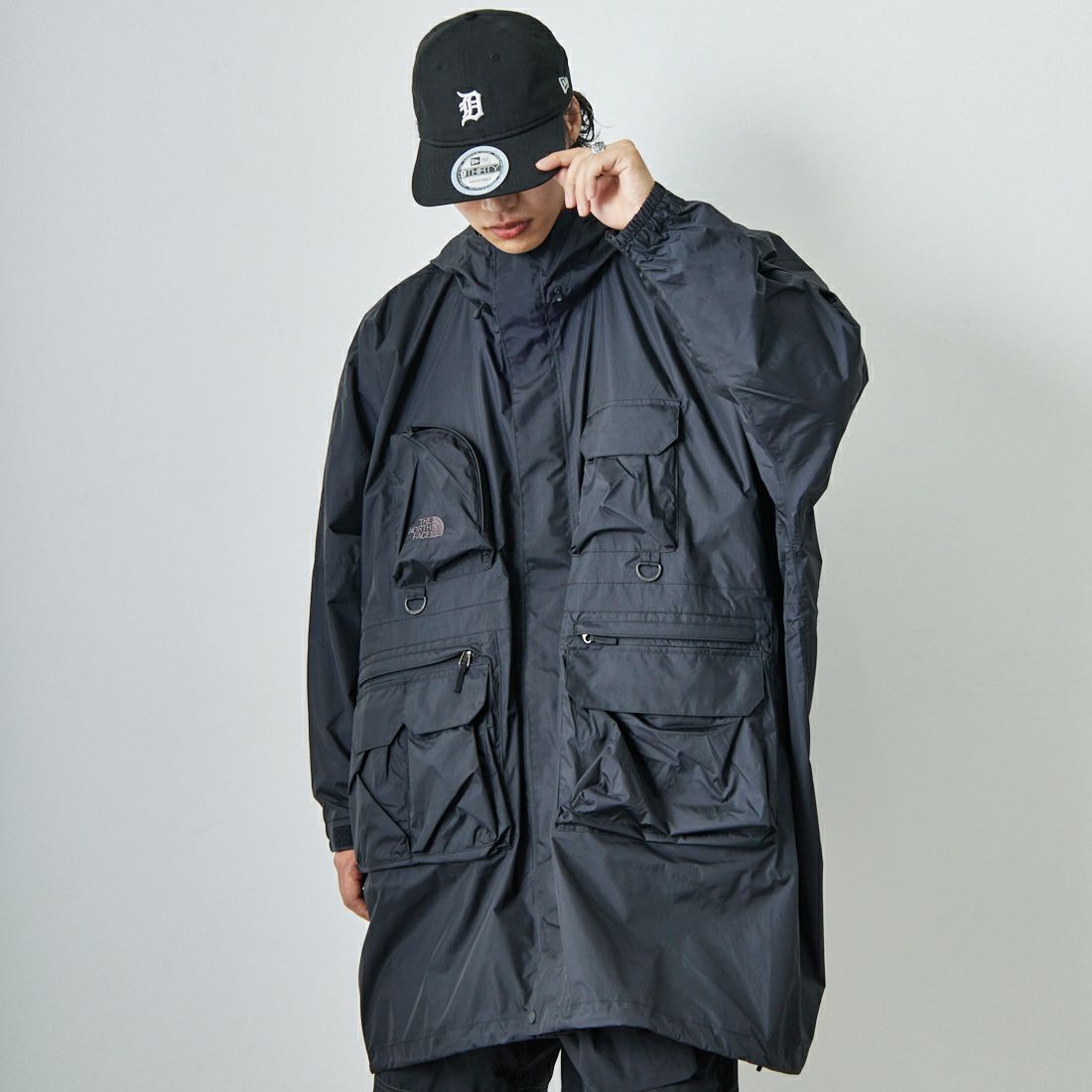 THE NORTH FACE [ザ ノースフェイス] ウーロスフィールドユーティリティポンチョ [NP12532] K &&モデル身長：179cm 着用サイズ：M&&