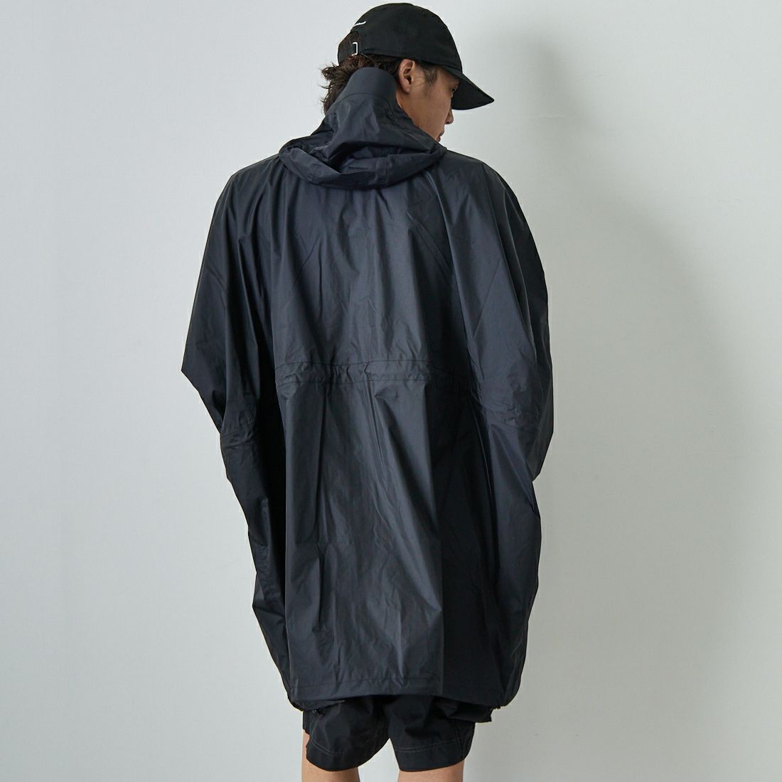 THE NORTH FACE [ザ ノースフェイス] ウーロスフィールドユーティリティポンチョ [NP12532] K &&モデル身長：179cm 着用サイズ：M&&