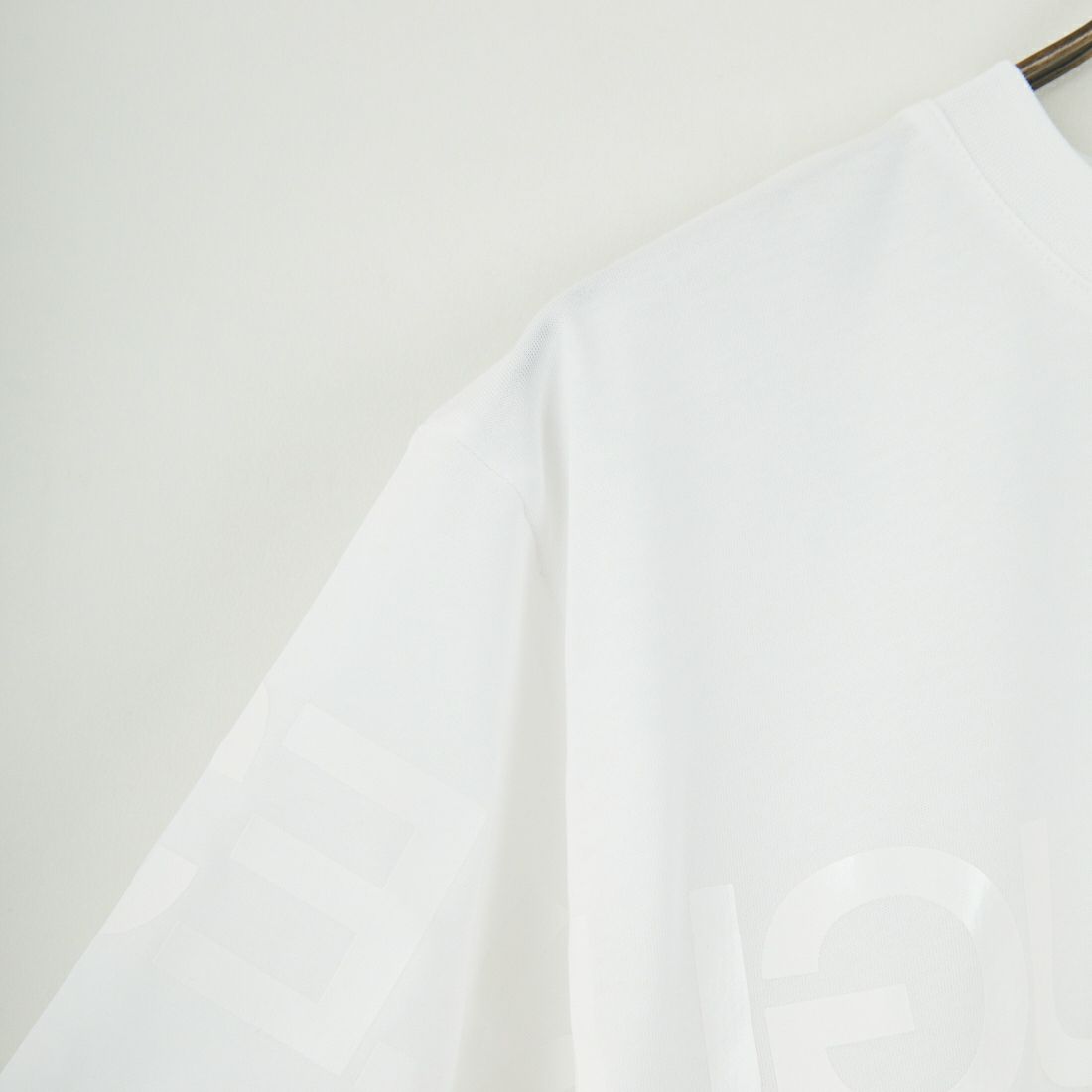 1PIU1UGUALE3 RELAX [ウノ ピゥ ウノ ウグァーレ トレ] ビッグロゴインバーテッドTシャツ [UST-25063] SN10 WHITE