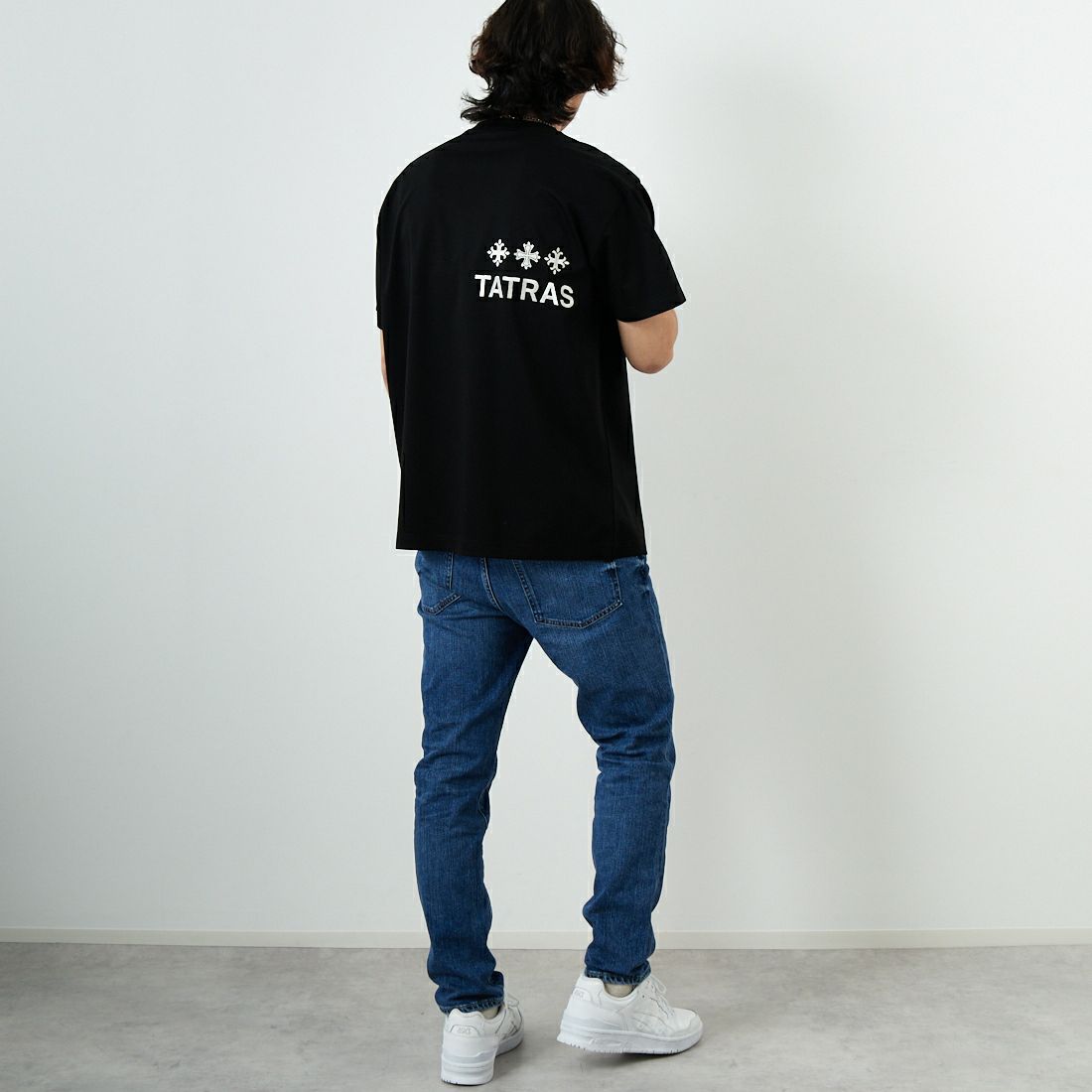 TATRAS [タトラス] NUNKI ショートスリーブTシャツ [MTAT25S8193-M] BLACK &&モデル身長：179cm 着用サイズ：3&&