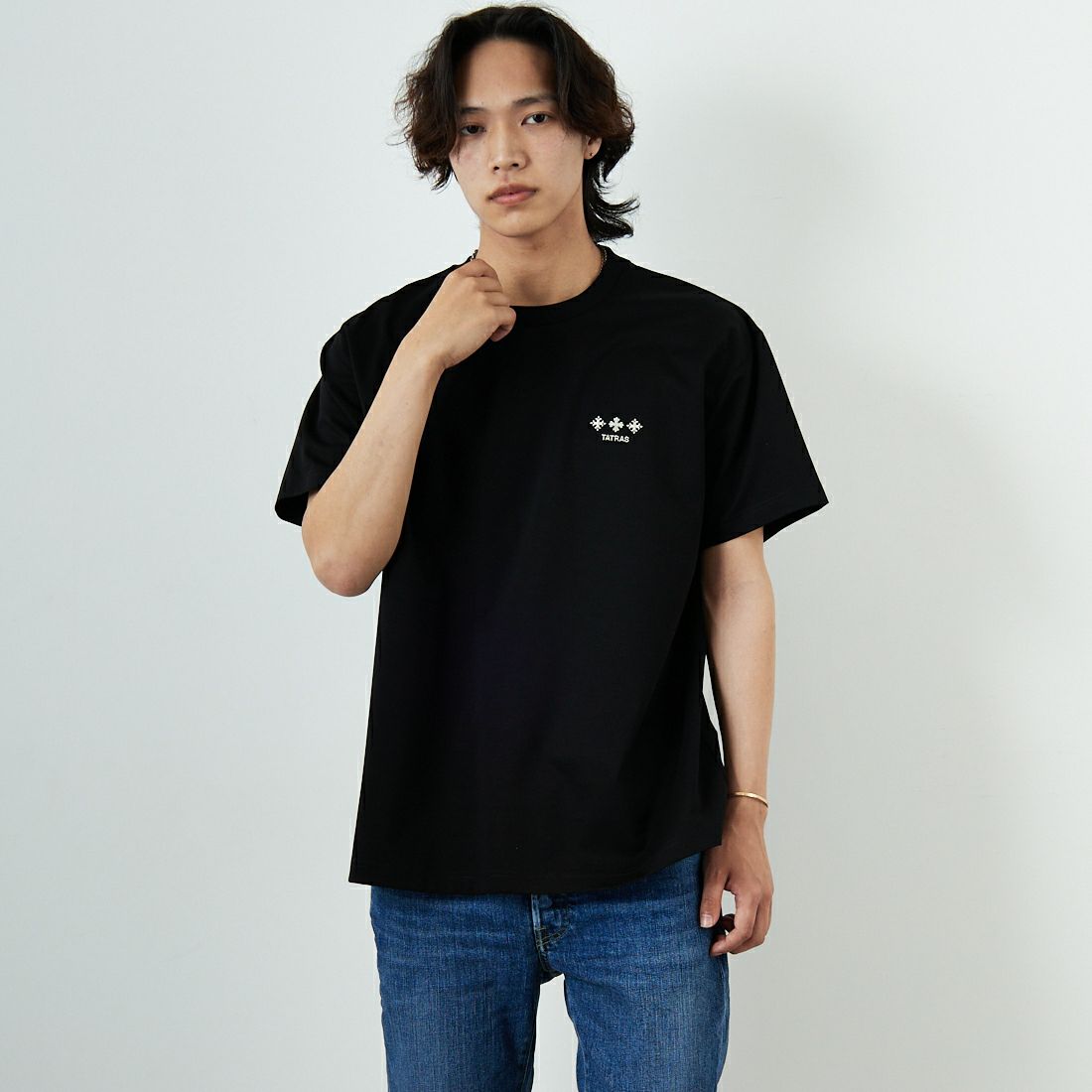 TATRAS [タトラス] NUNKI ショートスリーブTシャツ [MTAT25S8193-M] BLACK &&モデル身長：179cm 着用サイズ：3&&