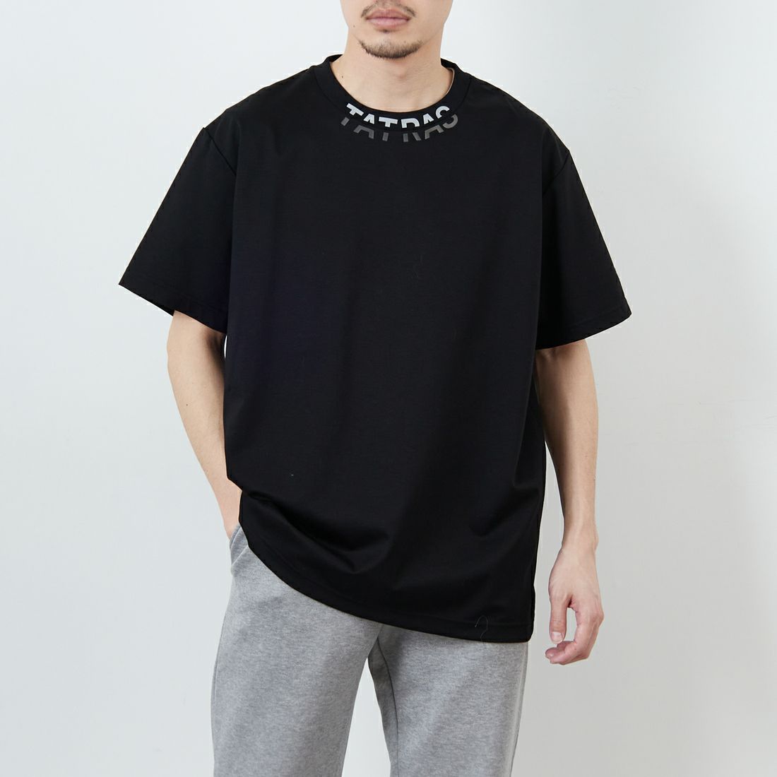 TATRAS [タトラス] WANDO ショートスリーブTシャツ [MTKE25S8038-M] BLACK &&モデル身長：168cm 着用サイズ：3&&