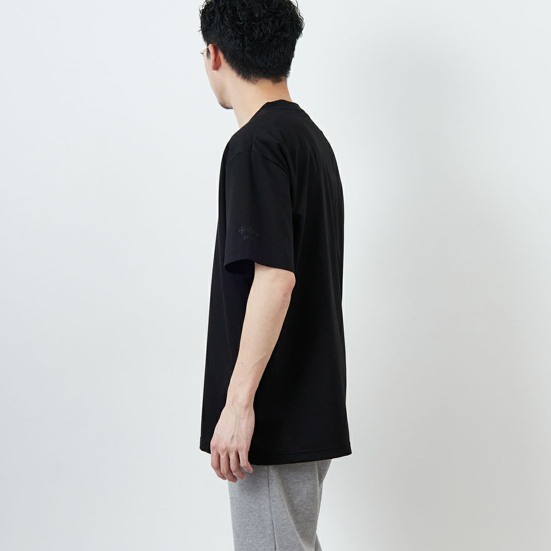 TATRAS [タトラス] WANDO ショートスリーブTシャツ [MTKE25S8038-M] BLACK &&モデル身長：168cm 着用サイズ：3&&
