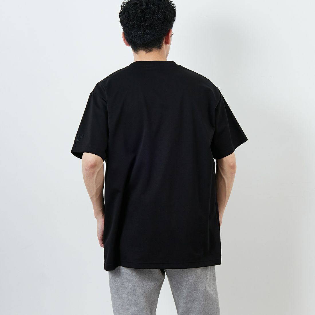 TATRAS [タトラス] WANDO ショートスリーブTシャツ [MTKE25S8038-M] BLACK &&モデル身長：168cm 着用サイズ：3&&