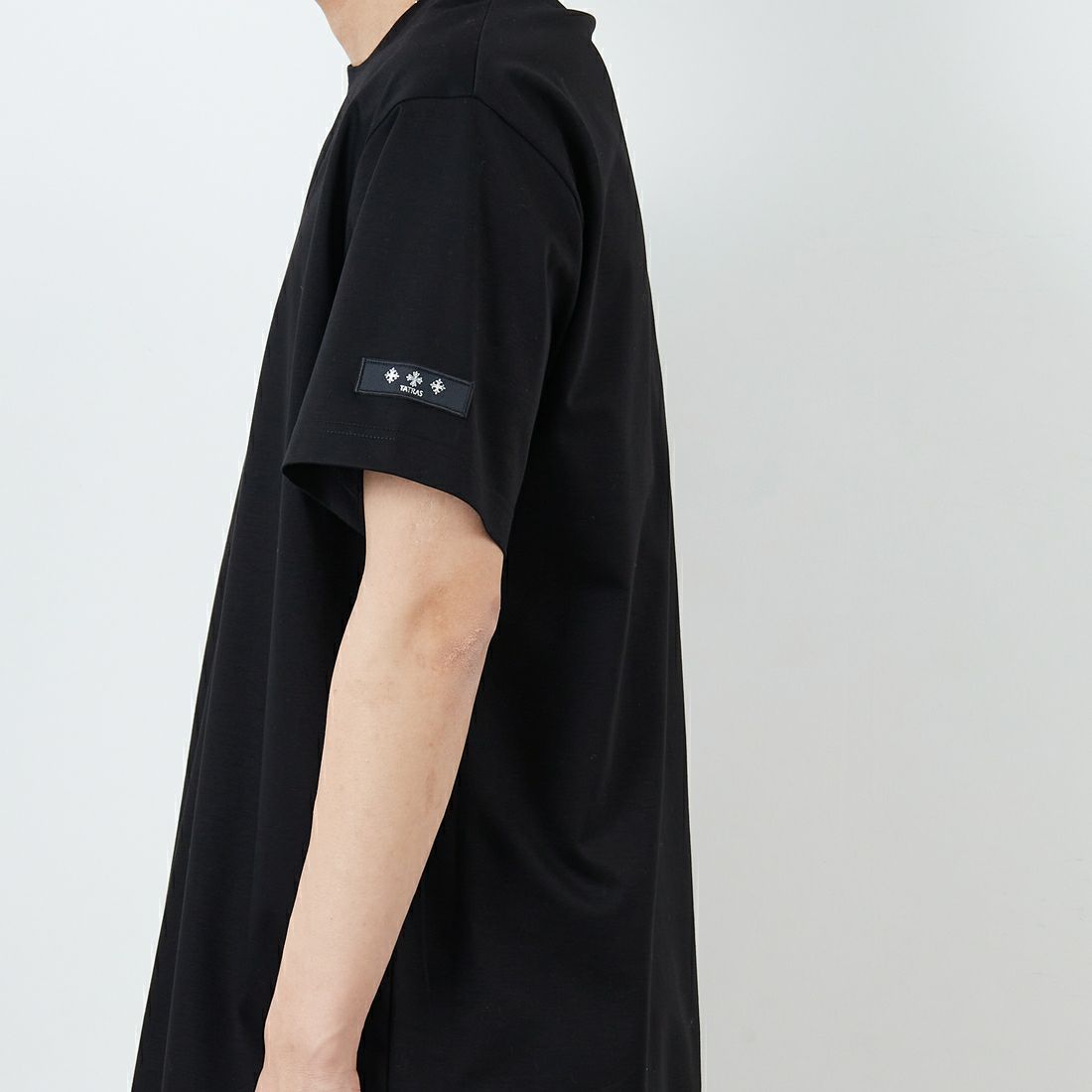 TATRAS [タトラス] CIALO ショートスリーブTシャツ [MTAT25S8265-M] BLACK &&モデル身長：179cm 着用サイズ：3&&