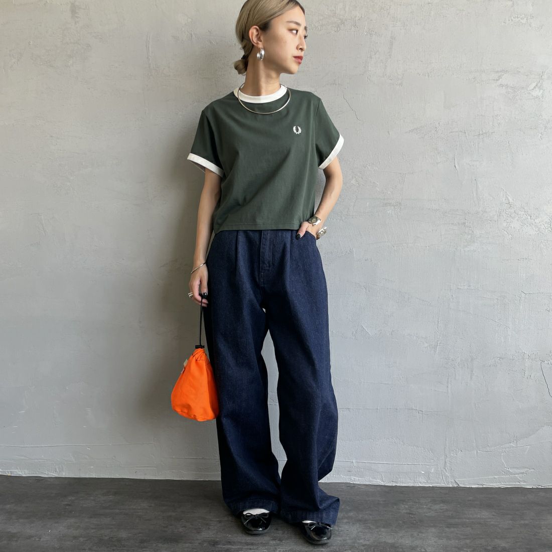 FRED PERRY [フレッドペリー] クロップド リンガーTシャツ [G9163] X89 COURT &&モデル身長：150cm 着用サイズ：10&&