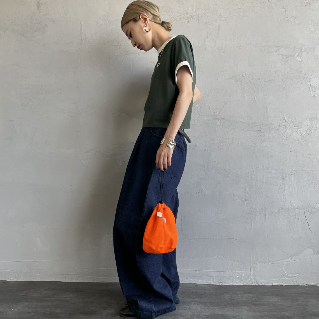 FRED PERRY [フレッドペリー] クロップド リンガーTシャツ [G9163] X89 COURT &&モデル身長：150cm 着用サイズ：10&&