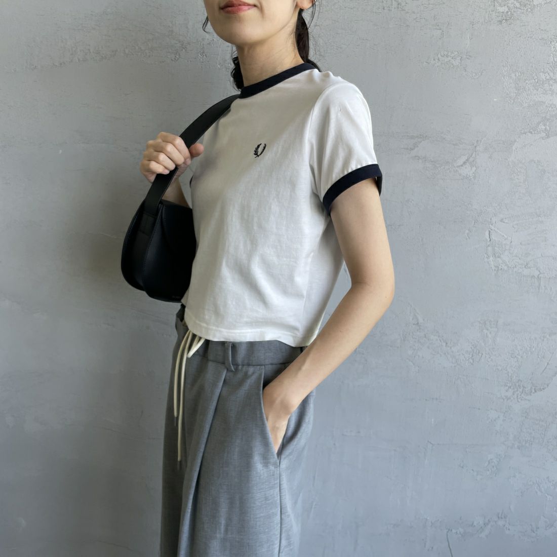 FRED PERRY [フレッドペリー] クロップド リンガーTシャツ [G9163] 129 SNOW W &&モデル身長：160cm 着用サイズ：10&&
