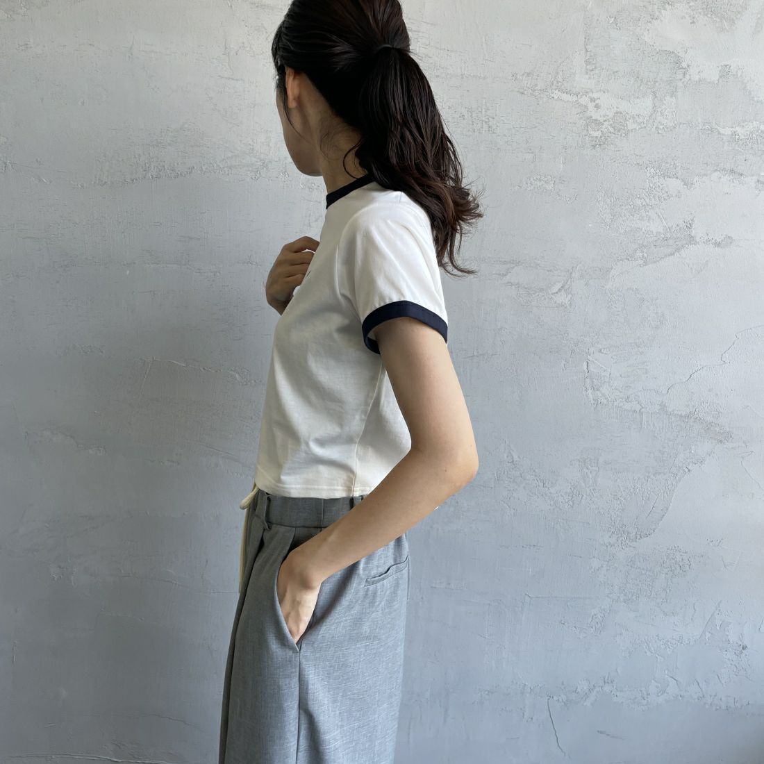 FRED PERRY [フレッドペリー] クロップド リンガーTシャツ [G9163] 129 SNOW W &&モデル身長：160cm 着用サイズ：10&&
