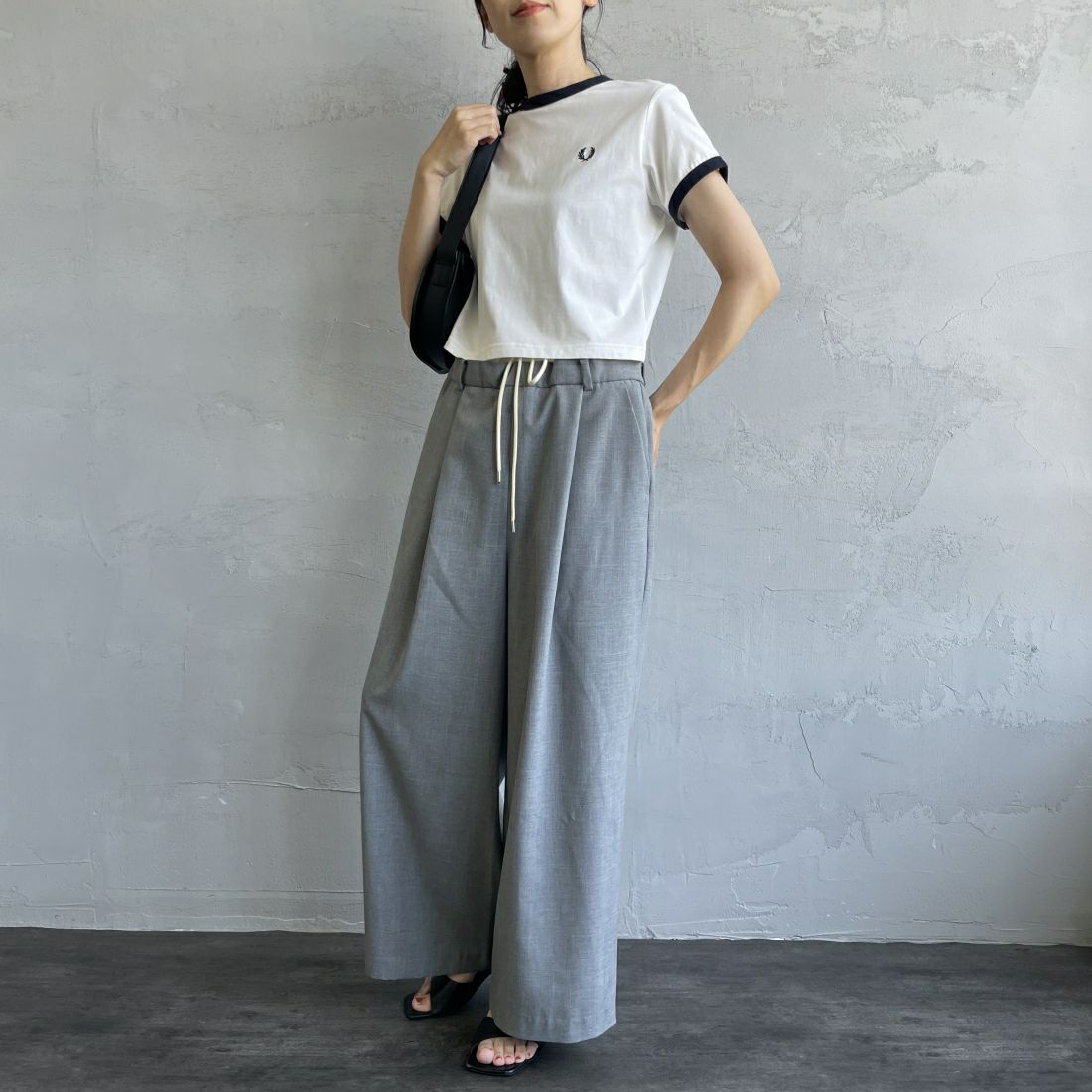 FRED PERRY [フレッドペリー] クロップド リンガーTシャツ [G9163] 129 SNOW W &&モデル身長：160cm 着用サイズ：10&&