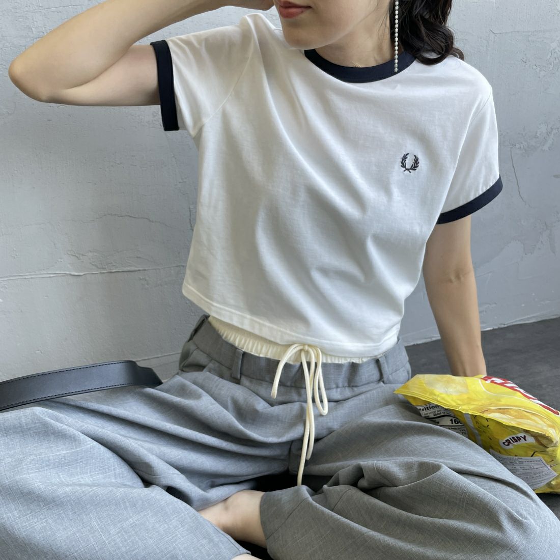 FRED PERRY [フレッドペリー] クロップド リンガーTシャツ [G9163] 129 SNOW W &&モデル身長：160cm 着用サイズ：10&&