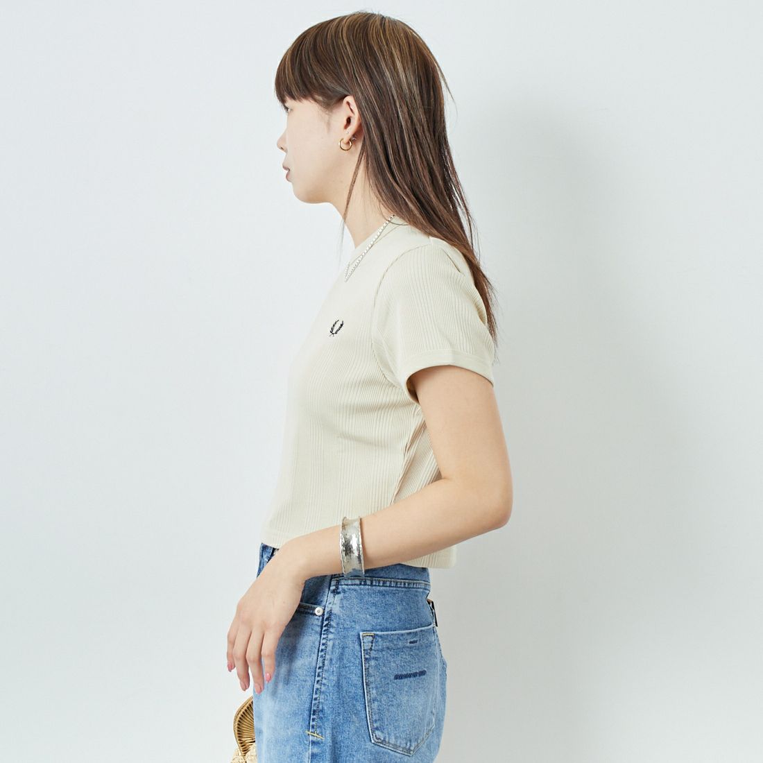 FRED PERRY [フレッドペリー] クロップド リブTシャツ [G9168] 691 OATMEA &&モデル身長：167cm 着用サイズ：10&&