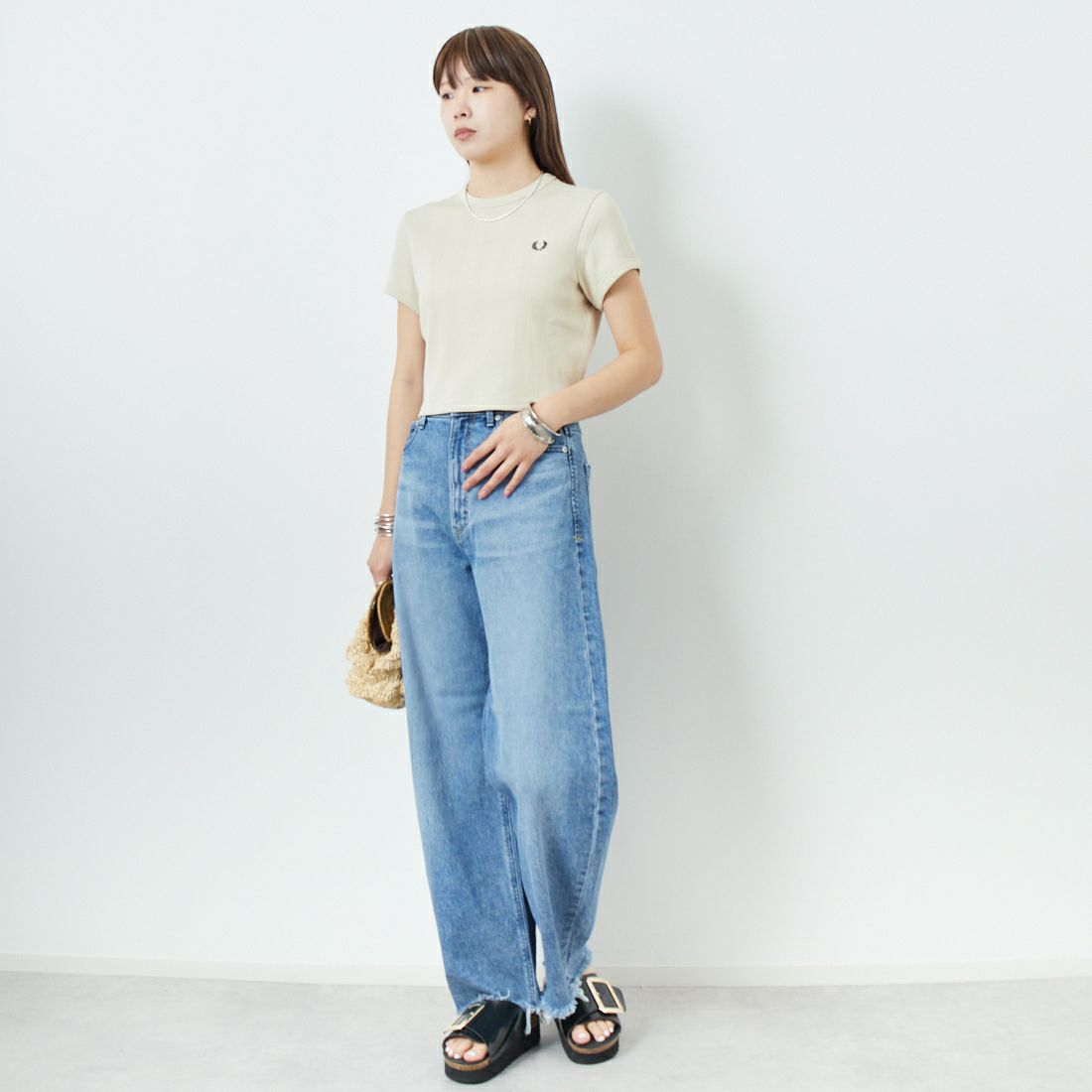 FRED PERRY [フレッドペリー] クロップド リブTシャツ [G9168] 691 OATMEA &&モデル身長：167cm 着用サイズ：10&&