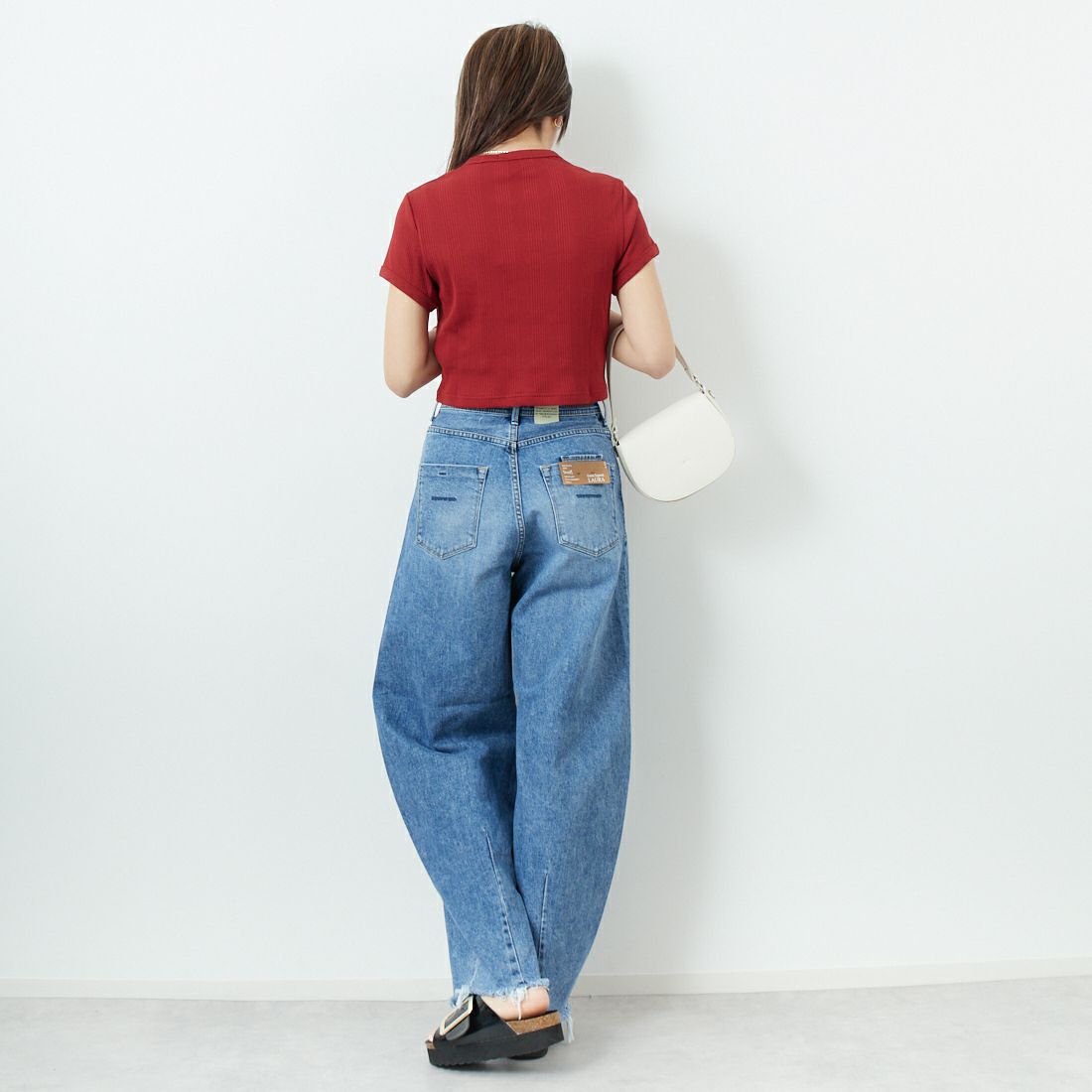 FRED PERRY [フレッドペリー] クロップド リブTシャツ [G9168] M02 BURNT &&モデル身長：167cm 着用サイズ：10&&
