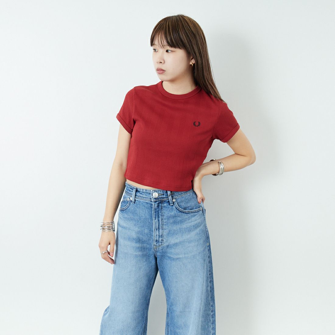 FRED PERRY [フレッドペリー] クロップド リブTシャツ [G9168] M02 BURNT &&モデル身長：167cm 着用サイズ：10&&