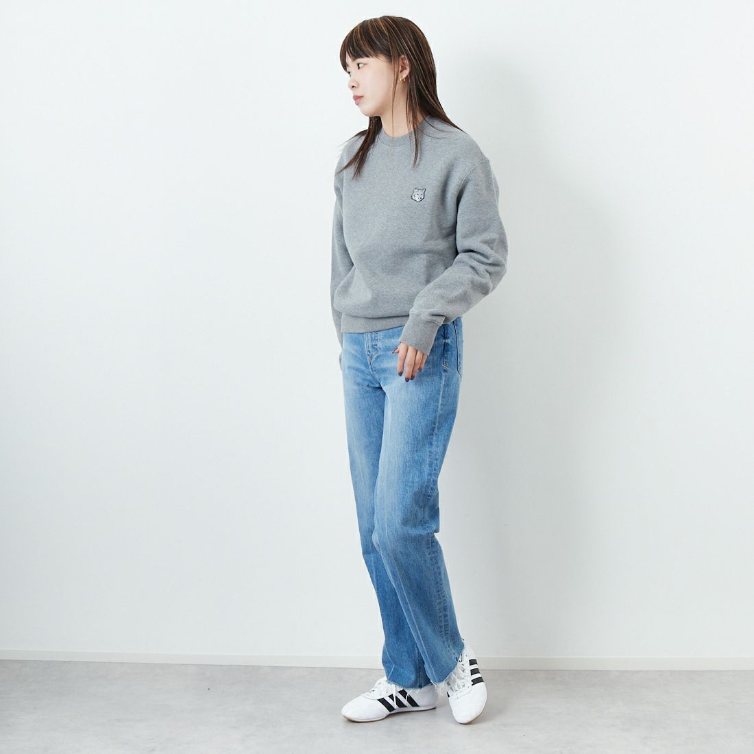 MAISON KITSUNE [メゾン キツネ] ボールド フォックスヘッド パッチ コンフォート スウェットシャツ [MM00316KM0307] H131 MEDIU &&モデル身長：167cm 着用サイズ：XS&&