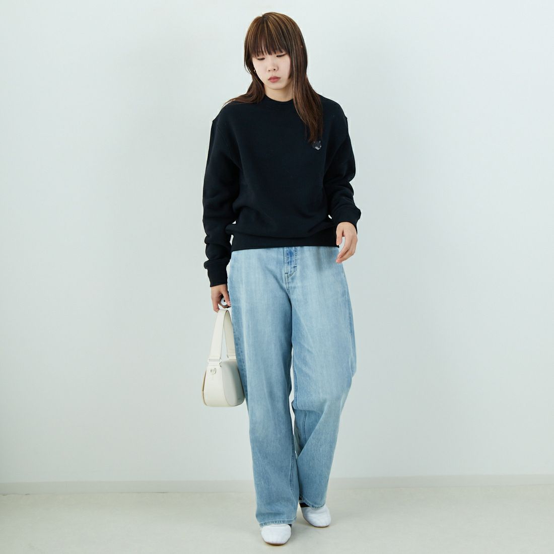 MAISON KITSUNE [メゾン キツネ] ボールド フォックスヘッド パッチ コンフォート スウェットシャツ [MM00316KM0307] P199 BLACK &&モデル身長：167cm 着用サイズ：XS&&