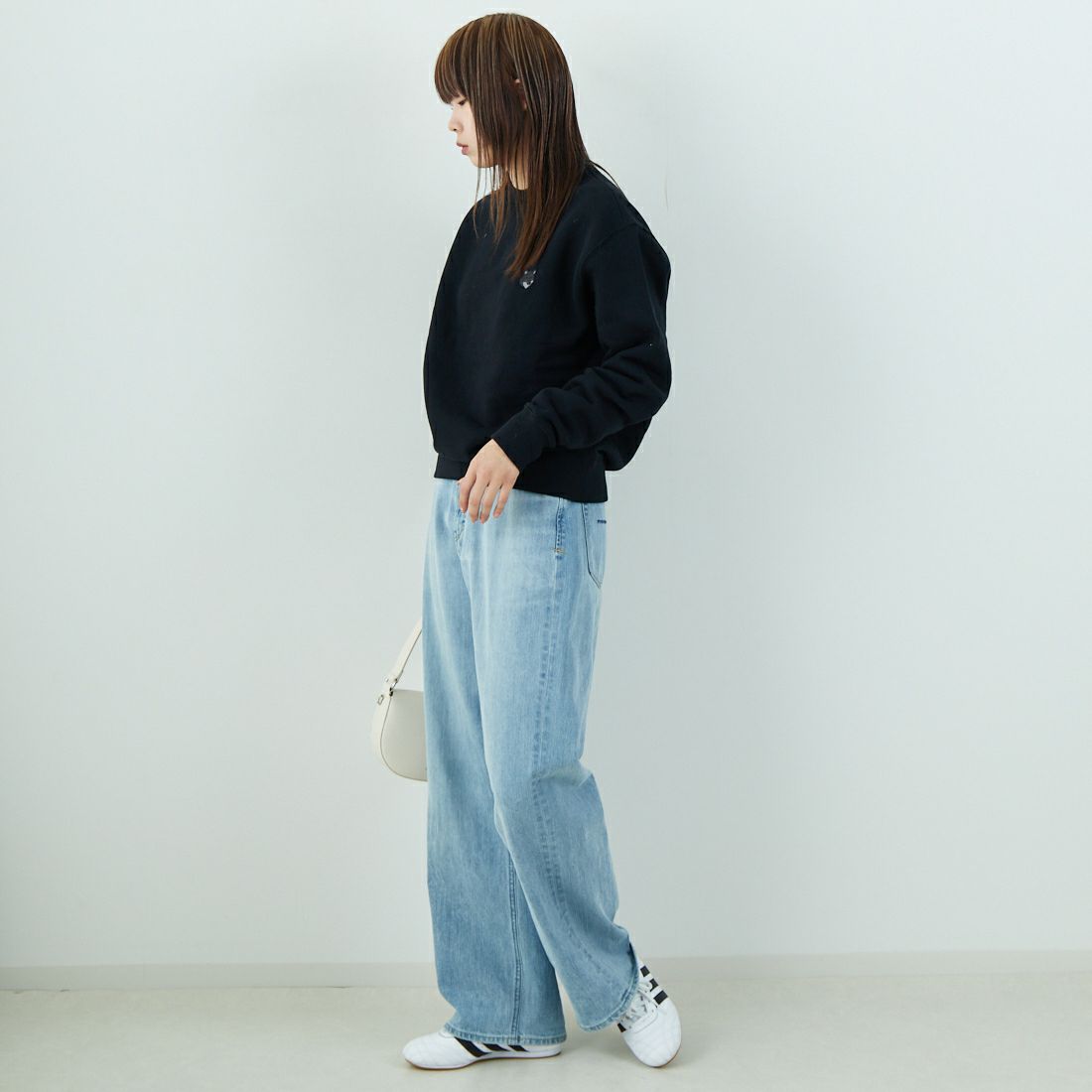 MAISON KITSUNE [メゾン キツネ] ボールド フォックスヘッド パッチ コンフォート スウェットシャツ [MM00316KM0307] P199 BLACK &&モデル身長：167cm 着用サイズ：XS&&