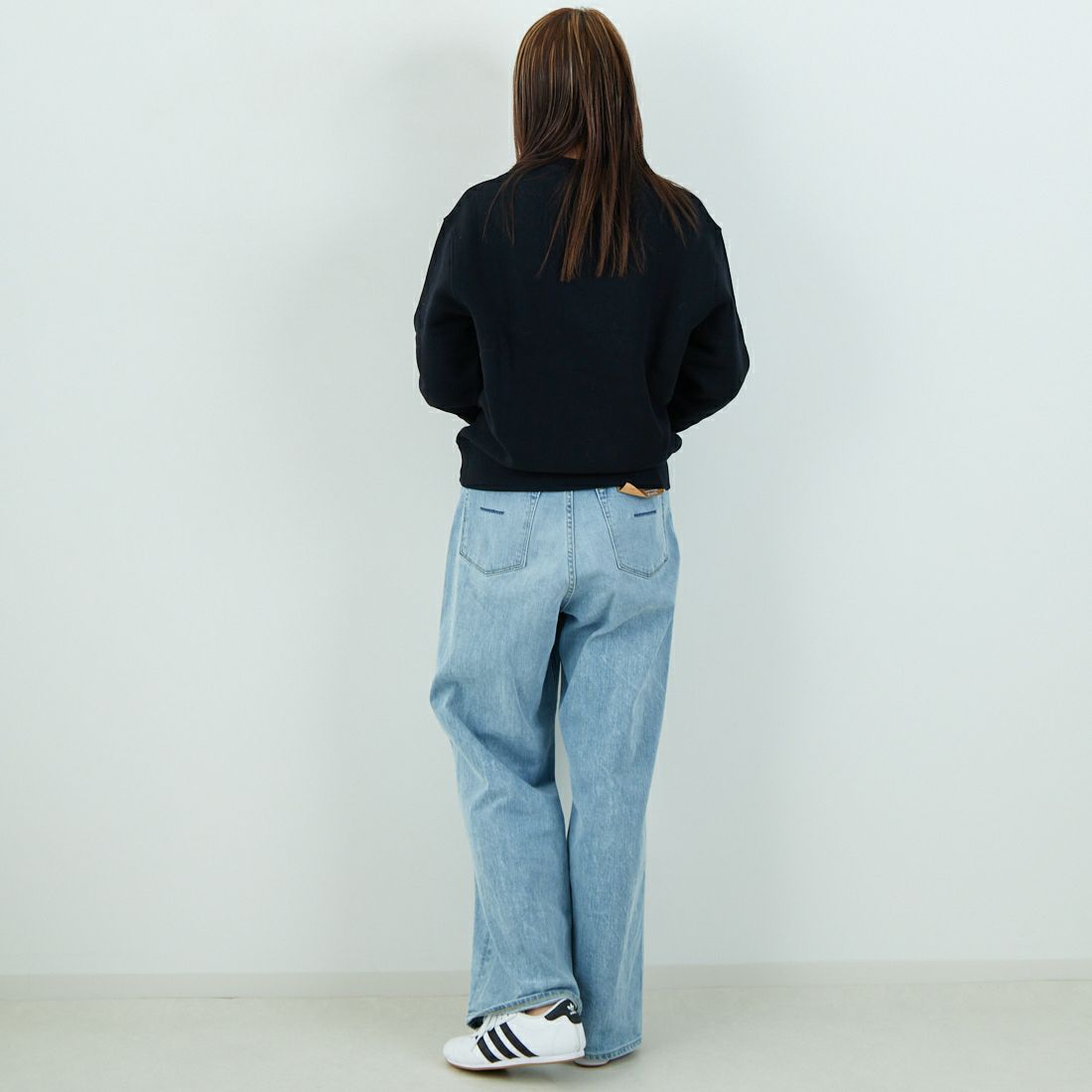 MAISON KITSUNE [メゾン キツネ] ボールド フォックスヘッド パッチ コンフォート スウェットシャツ [MM00316KM0307] P199 BLACK &&モデル身長：167cm 着用サイズ：XS&&