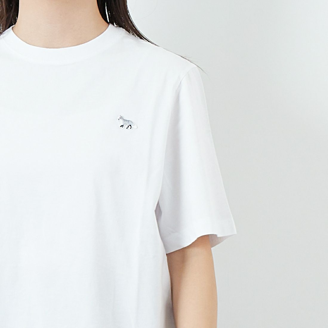 MAISON KITSUNE [メゾン キツネ] ベビーフォックスパッチ コンフォートTシャツ [OW00130KJ0008] P100 WHITE &&モデル身長：167cm 着用サイズ：M&&