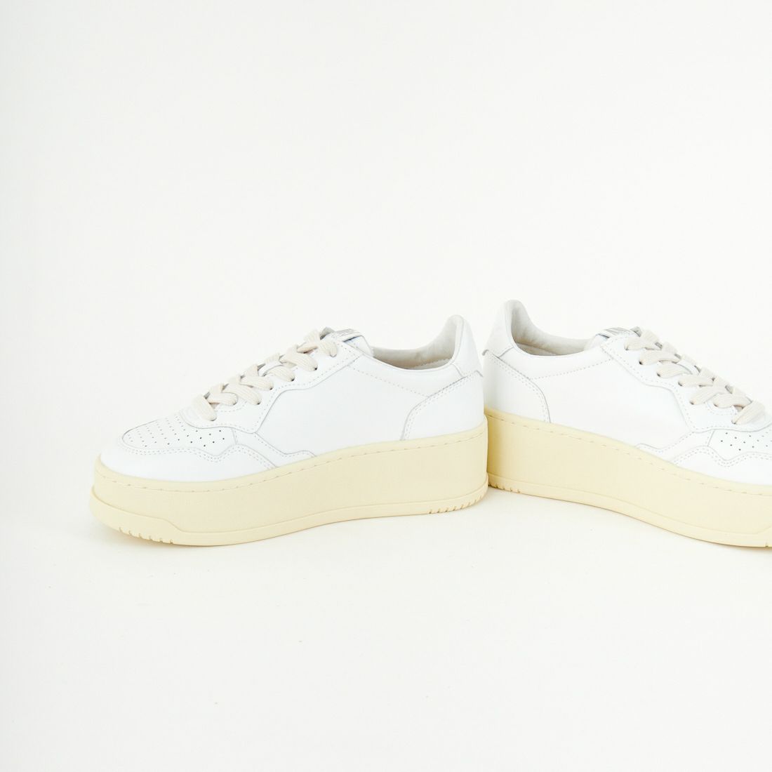 AUTRY [オートリー] PLATFORM LOW スニーカー [SPTLWLL] LL15 WH/WH
