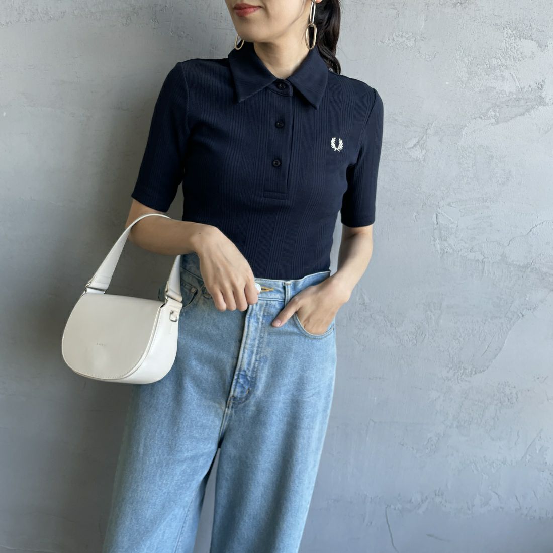FRED PERRY [フレッドペリー] ワンポイントロゴ刺繍 リブポロシャツ [G9169] 608 NAVY &&モデル身長：160cm 着用サイズ：10&&