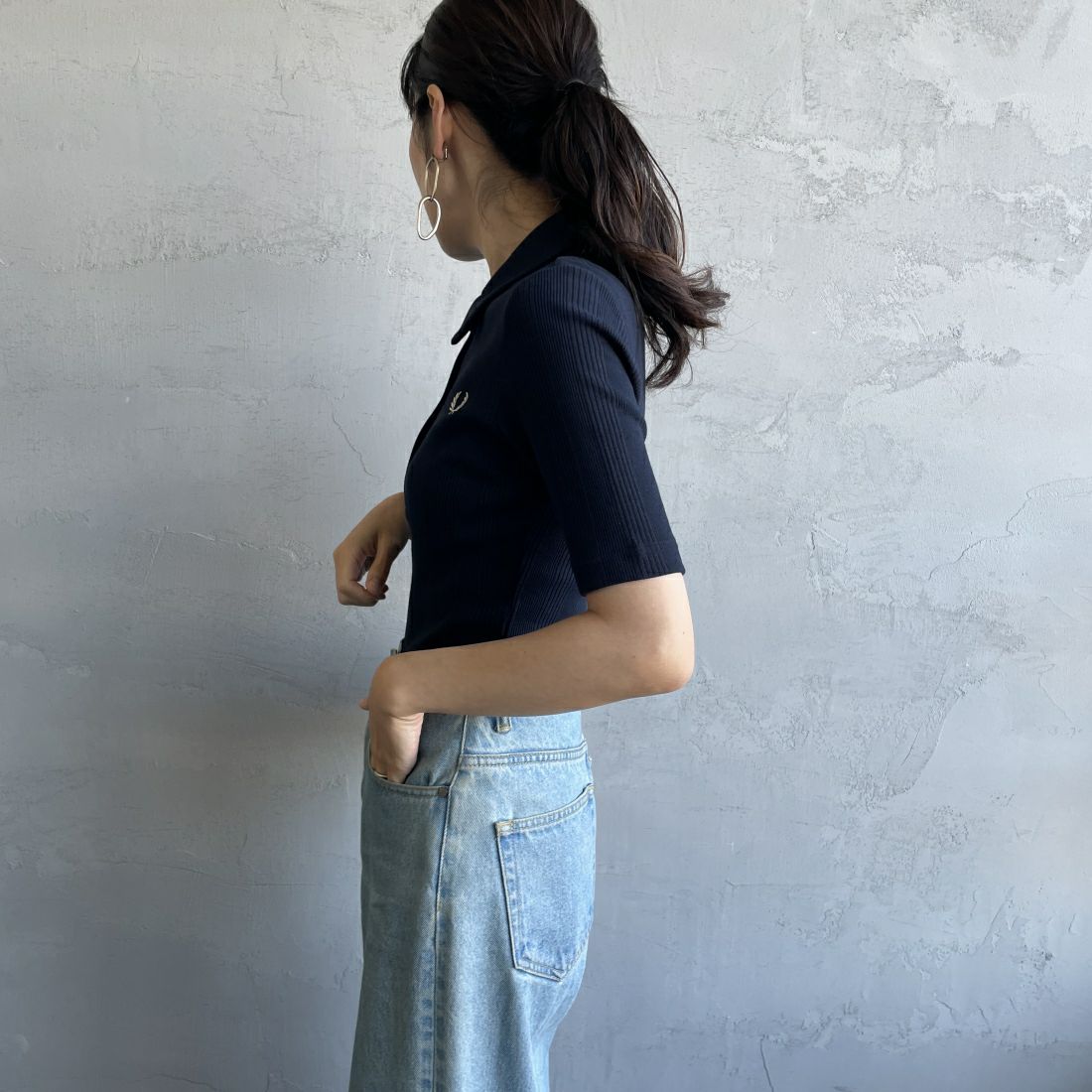 FRED PERRY [フレッドペリー] ワンポイントロゴ刺繍 リブポロシャツ [G9169] 608 NAVY &&モデル身長：160cm 着用サイズ：10&&