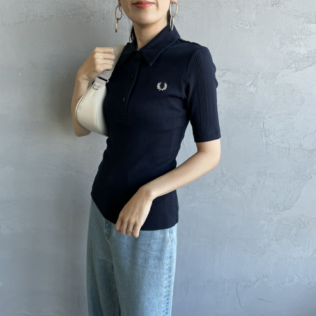 FRED PERRY [フレッドペリー] ワンポイントロゴ刺繍 リブポロシャツ [G9169] 608 NAVY &&モデル身長：160cm 着用サイズ：10&&