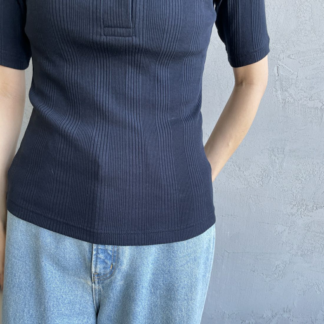 FRED PERRY [フレッドペリー] ワンポイントロゴ刺繍 リブポロシャツ [G9169] 608 NAVY &&モデル身長：160cm 着用サイズ：10&&