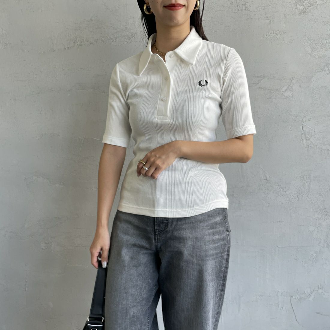 FRED PERRY [フレッドペリー] ワンポイントロゴ刺繍 リブポロシャツ [G9169] 129 SNOW W &&モデル身長：163cm 着用サイズ：10&&