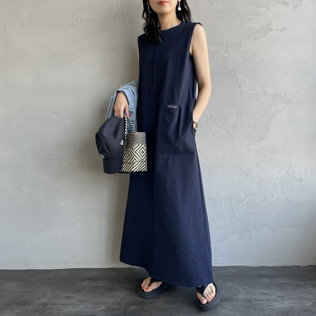 THOUSAND MILE [サウザンド マイル] 別注 シアサッカーハーフジップ ノースリーブワンピース [TM251SS50962-JF] NAVY &&モデル身長：160cm 着用サイズ：F&&