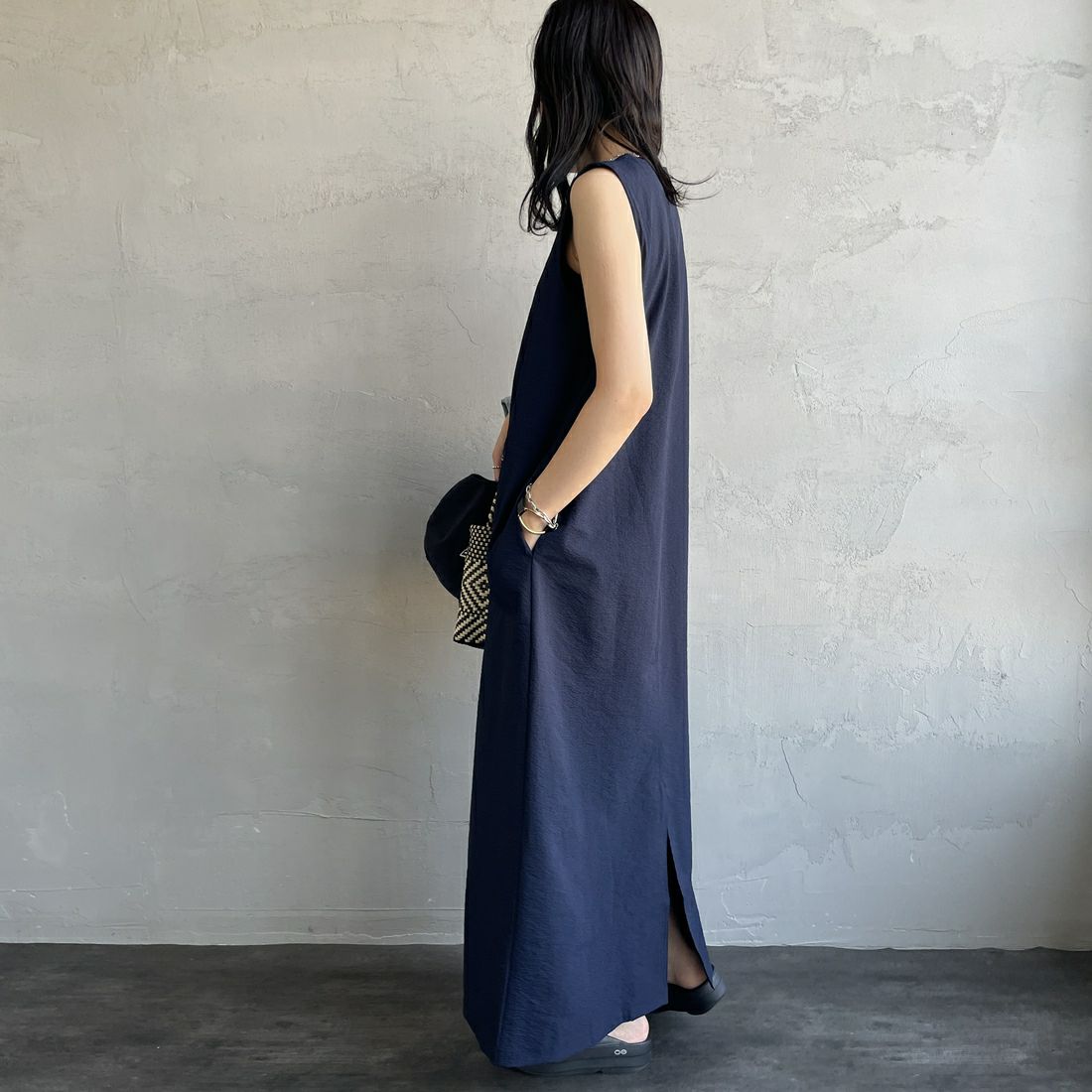 THOUSAND MILE [サウザンド マイル] 別注 シアサッカーハーフジップ ノースリーブワンピース [TM251SS50962-JF] NAVY &&モデル身長：160cm 着用サイズ：F&&