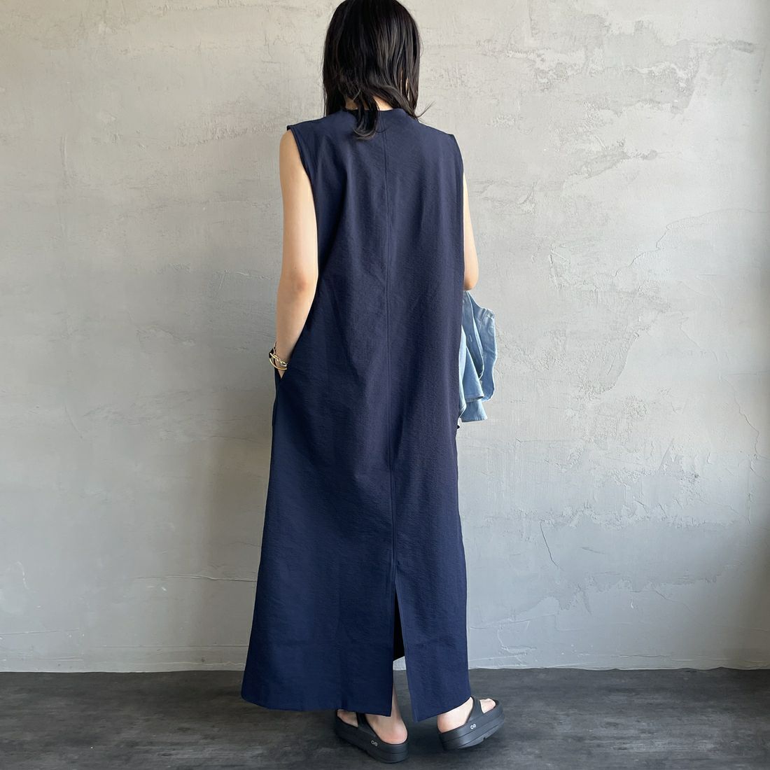 THOUSAND MILE [サウザンド マイル] 別注 シアサッカーハーフジップ ノースリーブワンピース [TM251SS50962-JF] NAVY &&モデル身長：160cm 着用サイズ：F&&